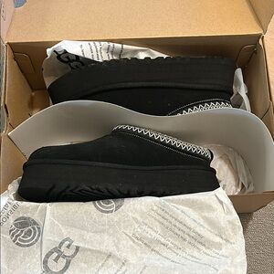 UGG Black Tazz Slippers